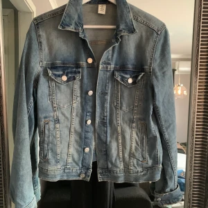 Jacka - Jacka blå , köparen står för frakt ❤️