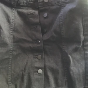 svart kjol - använt 1 gång