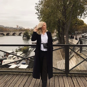 Kappa, lång, mörkblå  - Kappa från NaKd. Använd men i bra skick🤍