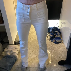Zara jeans - Säljer dessa slutsålda Zara jeans! Superbra skick!