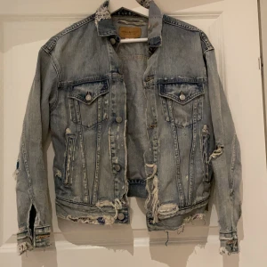 Coola jeansjacka  - Supercool jeansjacka från Ralph Lauren, sparsamt använd! 