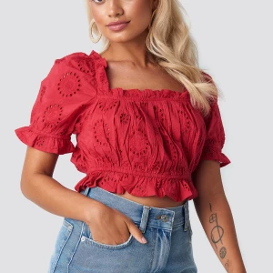 Röd crop top från NAKD - Superfin topp från NAKD! Storlek 38.