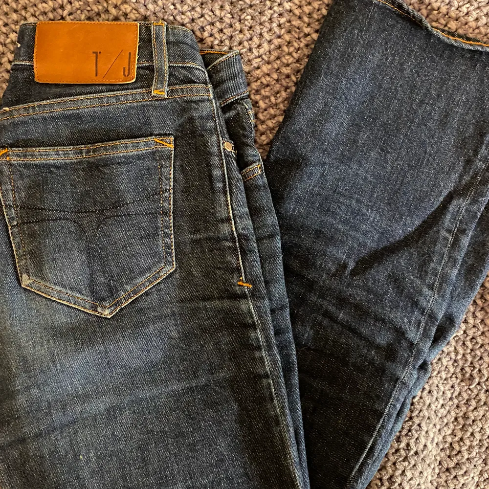 Säljer nu dessa ankellånga snygga jeansen från tiger of sweden🤍 passar en storlek 34. 🥰🥰 nypris: ca 1500. Jeans & Byxor.