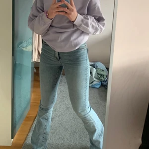 Blå bootcut jeans - Inköpta för 600 kr, kontakta vid intresse💜