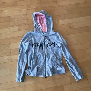 Odd Molly tröja  - Säljer min odd molly tröja då jag växt ut den❤️ bra sick inga hål eller likande🥰 