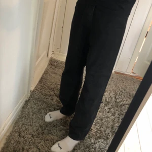 Junkyard relaxed jeans - I jättebra skick, knappt använt, inköpt ca ett halv år sedan. Byxan heter relaxed cropped. 