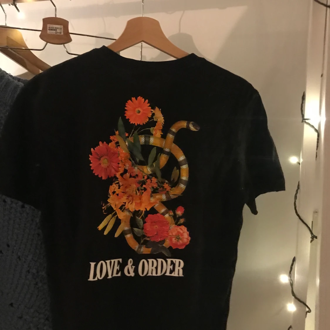 cool t-shirt med snyggt ryggtryck - 91