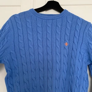 Kabelstickad Morriströja stl S - Kabelstickad morriströja i stl S. Sparsamt använd. 