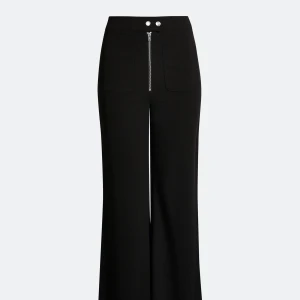 Kostymbyxor  - Säljer dessa jätte sköna byxor pågrund utav fel storlek . Skriv privat för frågor o bilder