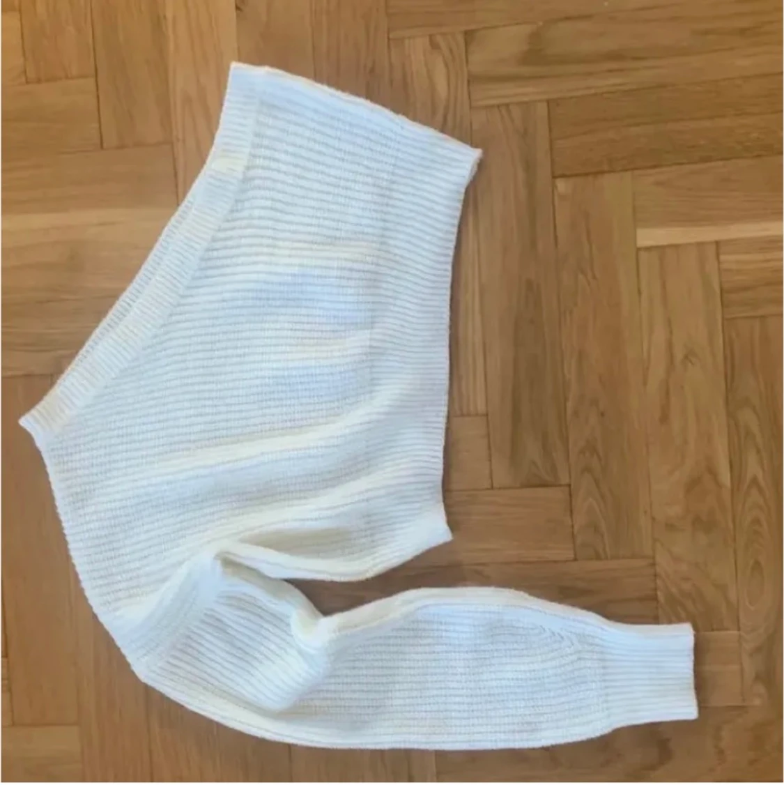 Stickad oneshoulder - 90