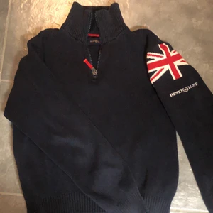 Henri Lloyd polo tröja - Polo tröja storlek s, skriv om du har några frågor, köpt för ca 1000kr, men andvänd endel så där av priset.