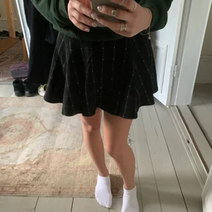 Rutig kjol - Svart rutig kjol