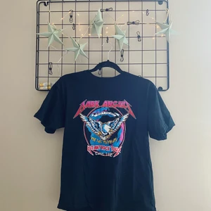 Tshirt - En rock T-shirt från Nelly, storlek XS, men oversized.