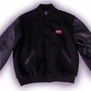 Baseball jacka  - Intressekoll, vintage baseball jacka. Säljer då den är för stor på mig, som är 159 cm. Storlek XXL men är väldigt liten i storleken, skulle säga att den passar M-XL. Kom privat för fler bilder. Bud på 610kr💓