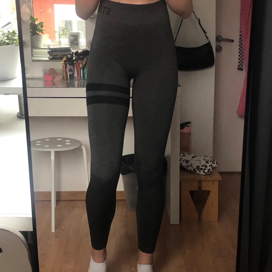 gråa träningstights STRONGER