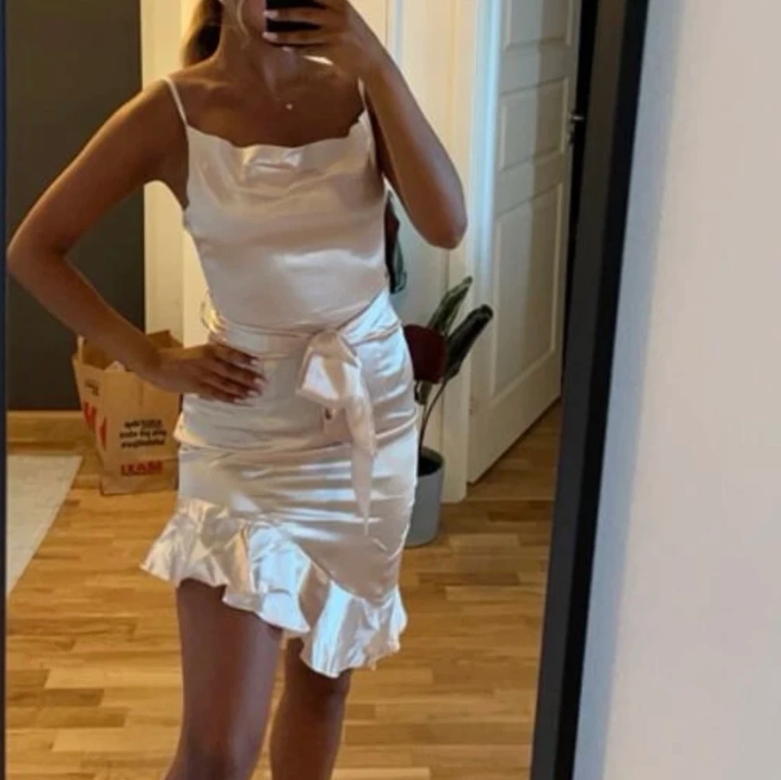 Champagne satin klänning 