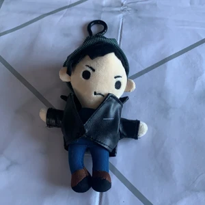 Riverdale nyckelring Jughead - Jughead från Riverdale som en nyckelring! Den är i bra skick och man kan ta av jackan! Skickar inom 3 dagar :)