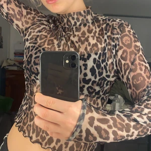 Leopard mesh topp - Så snygg leopard mesh topp!! Verklgien superfin❤️💖från Gina 