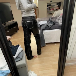 Eytys! - Säljer mina favorit byxor! Strlk 24/32  så skulle säga Strlk 32! Fint skick men lite skador här och där! (Se bild 3) därav pris! Skriv för fler frågor!!