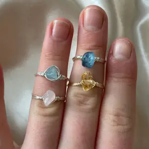 På bilden ser du två aquamarine ringar, en rosenkvarts ring & en citrin ring🤩 Storlken anpassas till just dig för att passa! (Syck pris, frakt tillkommer ) ❤️ 