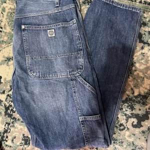 Relaxed/baggy jeans  - Säljer dessa baggy/relaxed jeans. Tyvärr e de alldeles för stora för mig. Köpte de från Hm för 300kr. Den är i god skick 