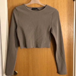 Tröja - Nyskick och skit snygg! Frakt tillkommer (lägger upp på nytt då personen som la högsta bud ångra sig ) 