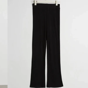 Mysbyxor  - Säljer dessa fina mysbyxor från Gina tricot i storlek S,använd fåtal gånger så dem är för korta, säljer för 100kr +frakt (pris kan diskuteras) kom privat för fler bilder🤍