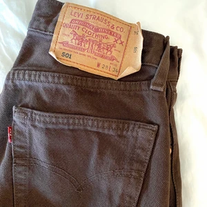 Vintage bruna 501or Levis - Superfina bruna 501or från Levis! Storleken är mer som en 26/30 (XS/S) 🤍 Frakt tillkommer