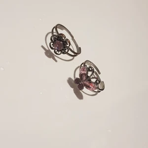 Ringar - Säljer dessa ringar som inte kommer till användning och som är lite tight för mig, en kostar 10 två kostar 15.