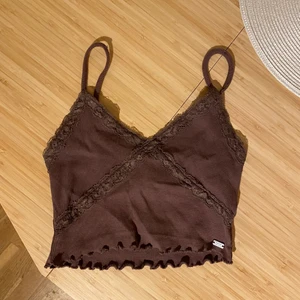 Brunt linne ❤️‍🩹 - Säljer dessa så fina linnet ifrån Pull and bear i brunt 🤎