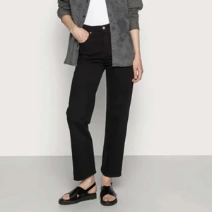 Levis jeans - Levis jeans, storlek 24, korta i modellen, köpta för 1150kr