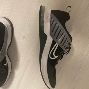 Nike skor - Säljer mina nya nike skor dä de inte passar mig.