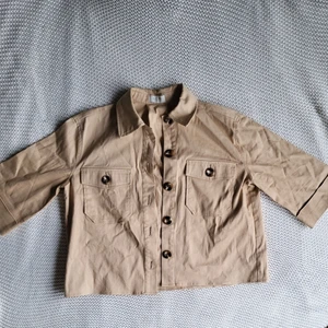 Skjorta/ jacka från norr - Jacka/ tjockare skjorta från märket norr. Ärmarna går till armbågarna ungefär. Skriv för fler bilder :)