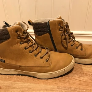 Polecat waterprof känga  - Snygga kängor inte mycket använda. Storlek 42 Nypris är över 600:-  frakt tillkommer. 