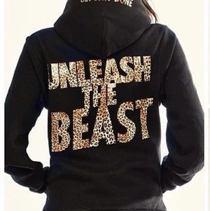 SÖKES! - Söker denna tröja från Stronger i vilken storlek som helst!