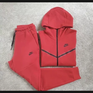 red nike tech fleece- RARE - brand new with tags 