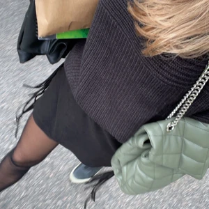 Kjol - Sjukt cool kjol ifrån raglady, som är i mocka med en skinnrand på sidan och fransar, skitsnygg!