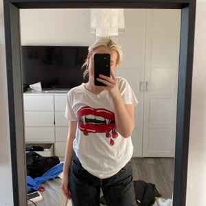 T-shirt  - Detta är en super cool t-shirt från saints and mortals 