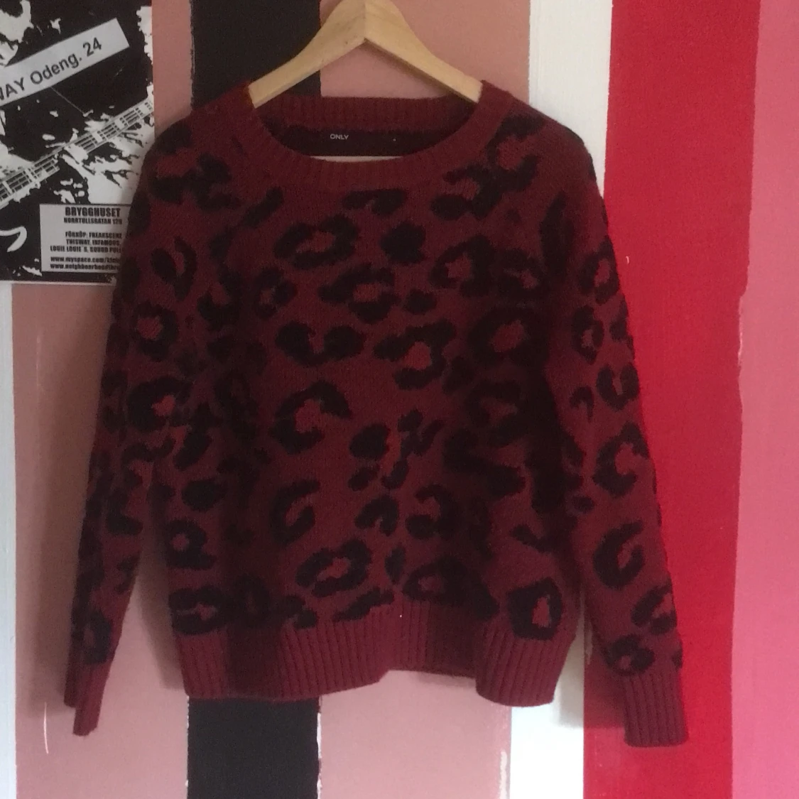 Leopard vinröd/svart kofta