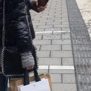 Tiamo väska - Säljer min jättefina Tiamo väska i nyskick. Skriv för fler bilder. Vid  SNABB affär kan priset sänkas till 300! 💚 