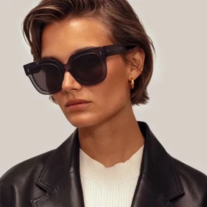 Chimi solglasögon  - Super fina Chimi solglasögon i modell #008 ginger. Box, putsduk, hårt fodral samt mjukt fodral medföljer. Slutsålda  och i super fint skick! Köpta för 1100kr och säljs inte längre.  Perfekt till skidsemestern