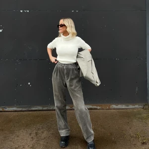 LILY OF THE VALLEY- MANCHESTERBYXOR  - Coola Manchesterbyxor!🤎