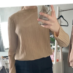 blus från M&Q strl S - Säljer en blus från M&Q strl S (Använd endast 1 gång) Orginal priset är 800kr men säljer för 200kr
