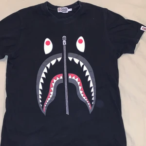 Bape Shark T-Shirt  - Skick/Condition: 10/10. 