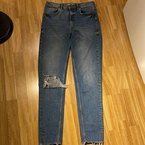 Gina Tricot LEAH Jeans strl 40 - ✨ Jeans från Gina Tricot . Använd, men i bra skick. ✨