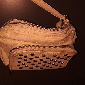 Väska - Lite sliten men snygg.