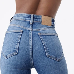 Zara jeans - Säljer dessa skinny jeans från zara. Endast använda en gång pga att de var försmå för mig så de är i superbra skick!