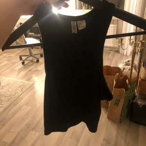 Linne  - Helt ny, strl S! Prislapp bortdragen!