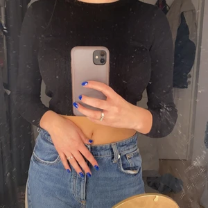 Tröja från hm  - Säljer denna magtröja från H&M i storlek S som inte säljs längre. Säljer då den är för liten rund bysten och inte längre används. 