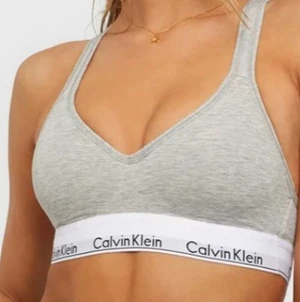 Calvin Klein sport-bh - Denna ursköna sportiga bh från Calvin är för liten för mig, så säljer den för ett bra pris👌🏼
